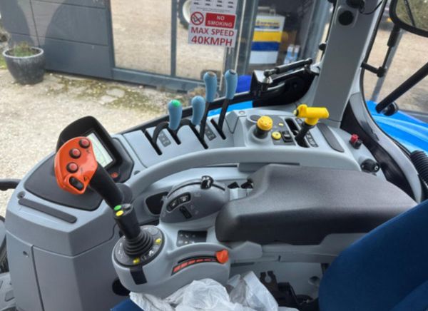 2023 New Holland T7 210 361867317