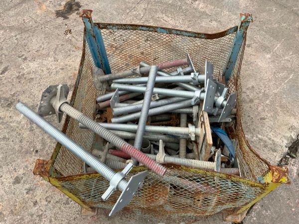 ADJUSTABLE SCAFFOLDING BASE JACK LEGS. 361878114