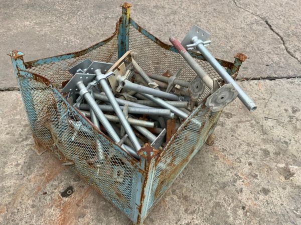 ADJUSTABLE SCAFFOLDING BASE JACK LEGS. 361878111