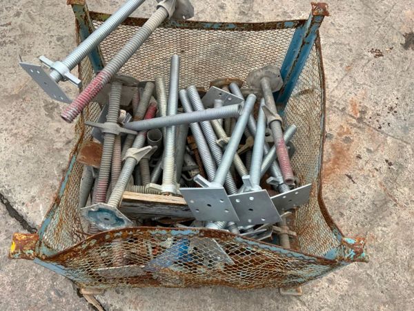 ADJUSTABLE SCAFFOLDING BASE JACK LEGS. 361878113