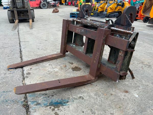 WHEELED LOADER Q/HITCH FORK CARRIAGE...3932 361885369