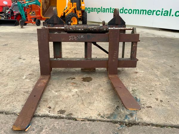 WHEELED LOADER Q/HITCH FORK CARRIAGE...3932 361885370