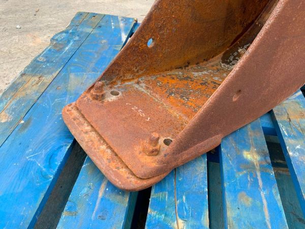 12" DIGGING BUCKET.....45mm PINS.......1212-2. 361882557