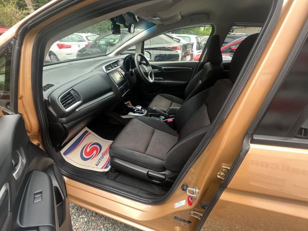 Honda Fit 2013 ** low Milage ** 361976265