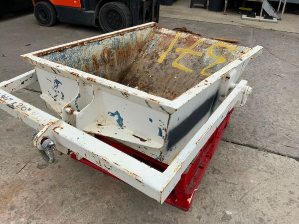 CONQUIP 500lt SELF TIPPING BOAT SKIP.........371c. 362040084