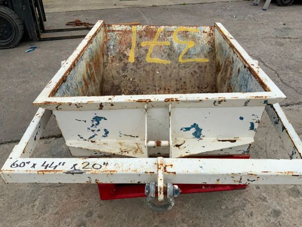 CONQUIP 500lt SELF TIPPING BOAT SKIP.........371c. 362040085