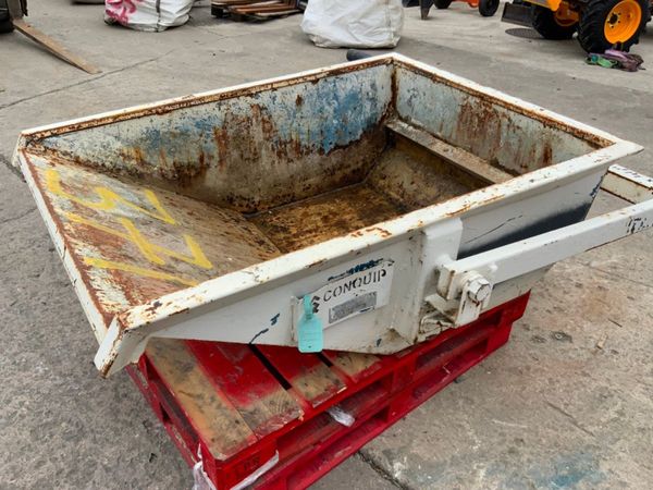 CONQUIP 500lt SELF TIPPING BOAT SKIP.........371c. 362040087
