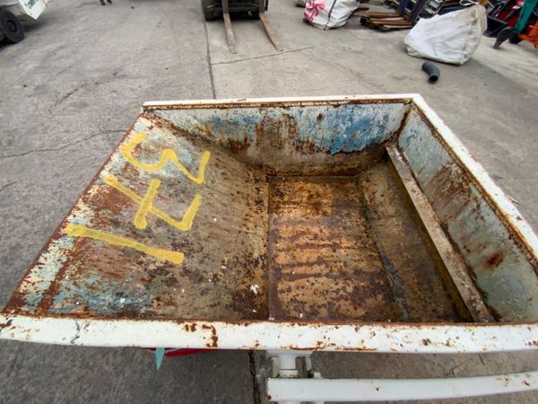 CONQUIP 500lt SELF TIPPING BOAT SKIP.........371c. 362040089