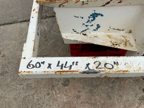 CONQUIP 500lt SELF TIPPING BOAT SKIP.........371c. 362040082