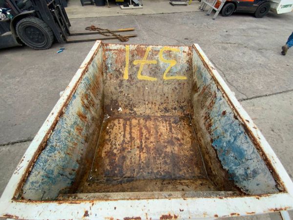 CONQUIP 500lt SELF TIPPING BOAT SKIP.........371c. 362040090