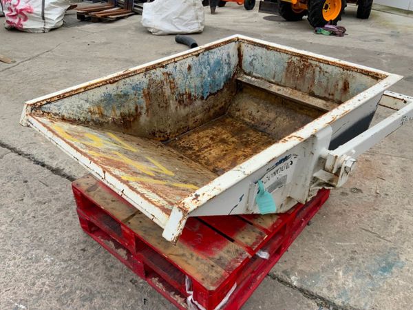 CONQUIP 500lt SELF TIPPING BOAT SKIP.........371c. 362040092