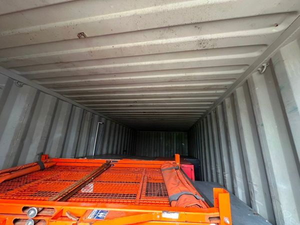 20 x 8 shipping container (  2 of ) ....1257T.. 362150892