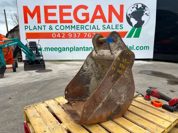 17 inch GUMMY DIGGING BUCKET ..45MM ...# 220-17 362450880