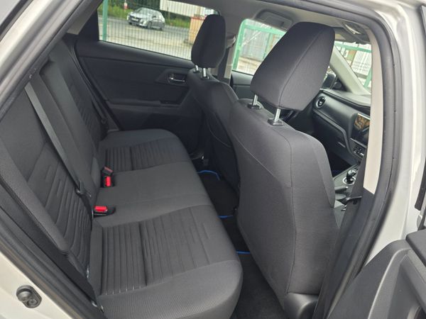 Toyota Auris 2016 362473979