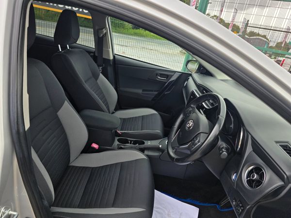 Toyota Auris 2016 362473985