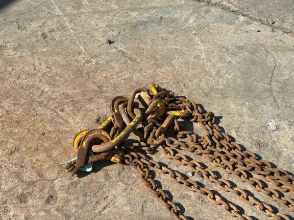 5.6 Metre ...6.7 ton ...lifting chains 4 LEG .... 362502439