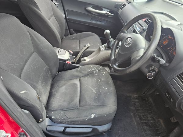 TWO TOYOTA AURIS FOR PARTS/ REPAIR 362562114