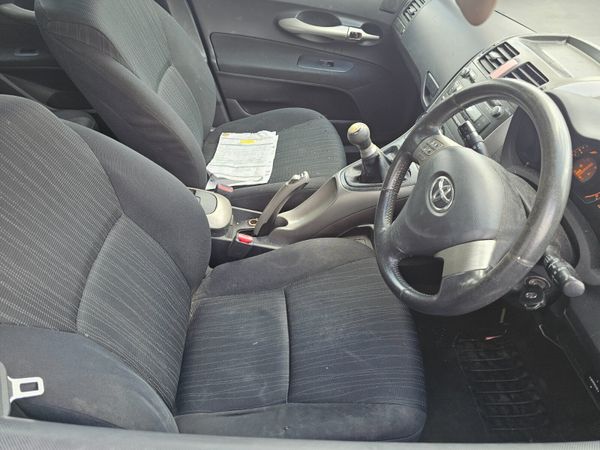 TWO TOYOTA AURIS FOR PARTS/ REPAIR 362562112