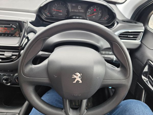 Peugeot 208 2015 362576054