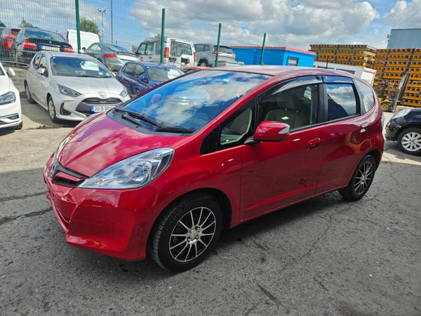2012 Honda fit Hybrid Automatic 362584344
