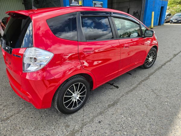 2012 Honda fit Hybrid Automatic 362584350