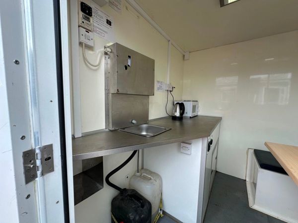 AJC SINGLE AXLE WELFARE UNIT 6 MAN ....0018 362592318