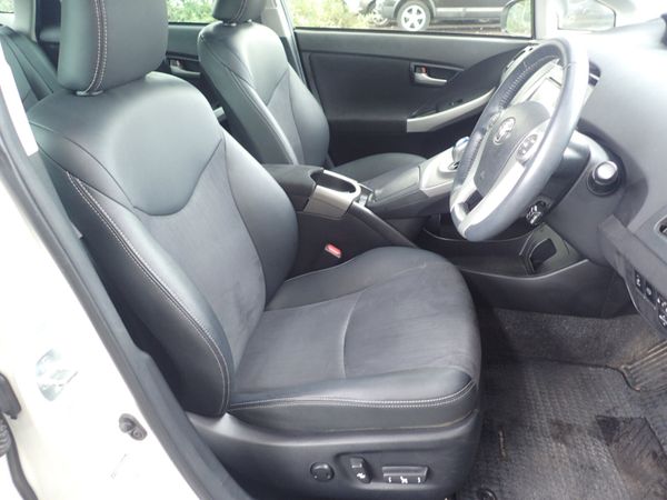 2014 Toyota Prius 1.8 Hybrid HIGH SPEC 362609550