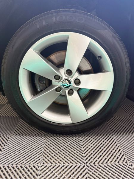 Skoda Karoq 2018 - Low mileage + Auto 362645267