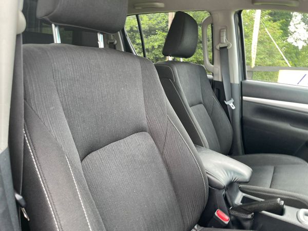 212 Toyota Hilux Invincible Auto****Beauty 362648632
