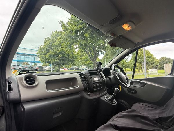 Renault Trafic 2015 LOW MILEAGE INCLUDES VAT 362692221