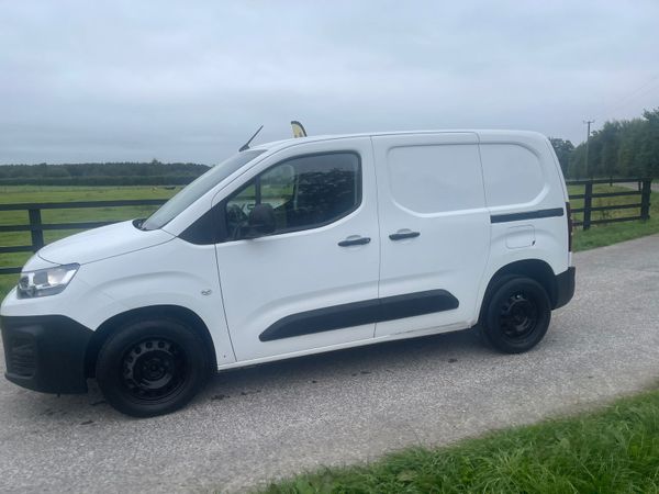 202 Citroen Berlingo Enterprise Spotless***** 362772551