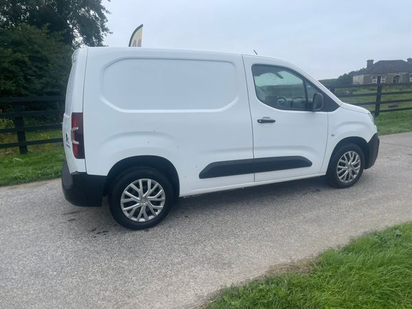 202 Citroen Berlingo Enterprise Spotless***** 362772564