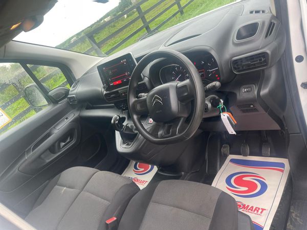 202 Citroen Berlingo Enterprise Spotless***** 362772568