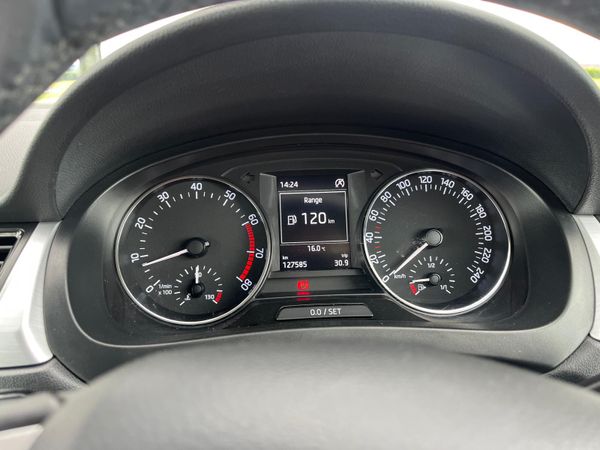 Skoda Rapid 2015 Spaceback Ambtion low mileage 363018992