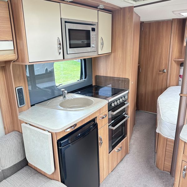 ✨SWIFT  CHALLENGER SPORT 4 BERTH FIXED BED✨ 363013300