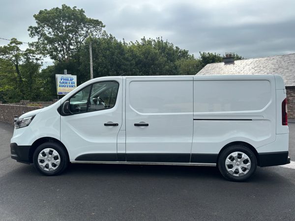 RENAULT TRAFIC 2.0 LWB Business plus only 45000kms 363046026
