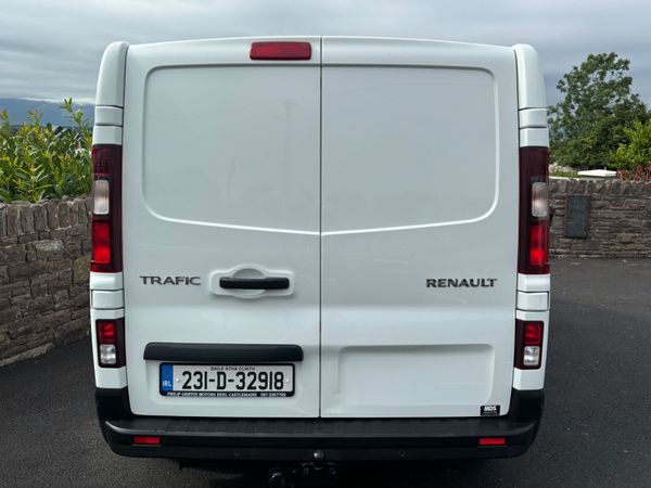 RENAULT TRAFIC 2.0 LWB Business plus only 45000kms 363046028