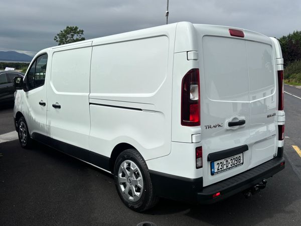 RENAULT TRAFIC 2.0 LWB Business plus only 45000kms 363046023