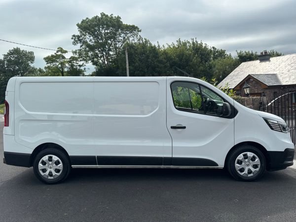 RENAULT TRAFIC 2.0 LWB Business plus only 45000kms 363046032