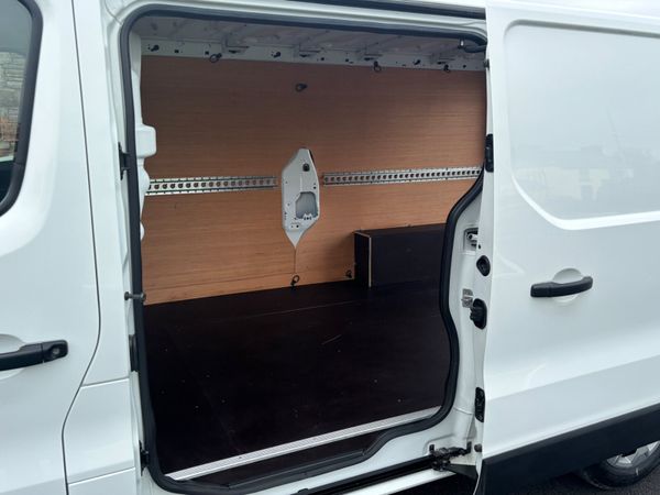 RENAULT TRAFIC 2.0 LWB Business plus only 45000kms 363046079