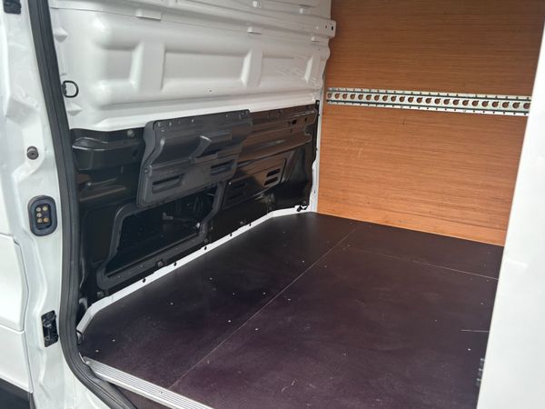 RENAULT TRAFIC 2.0 LWB Business plus only 45000kms 363046070