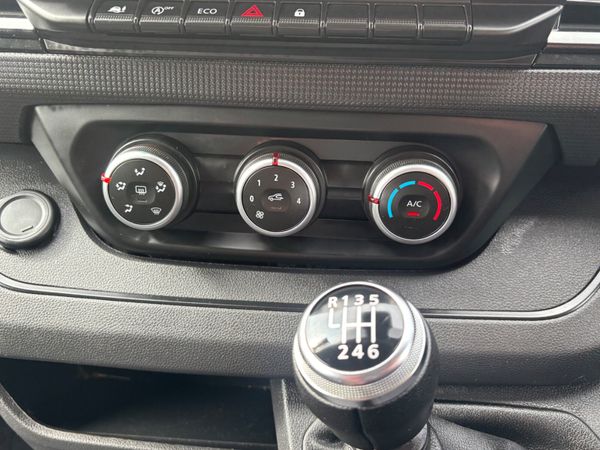 RENAULT TRAFIC 2.0 LWB Business plus only 45000kms 363046073