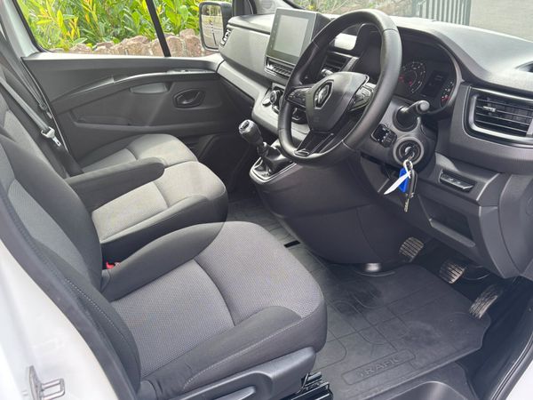 RENAULT TRAFIC 2.0 LWB Business plus only 45000kms 363046086