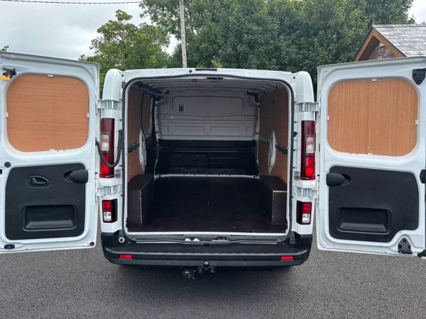 RENAULT TRAFIC 2.0 LWB Business plus only 45000kms 363046080