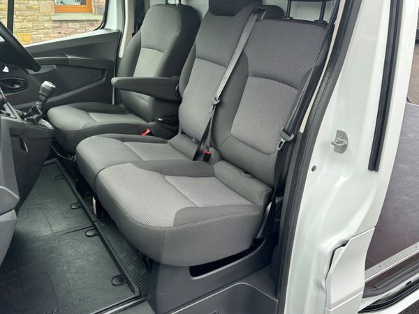 RENAULT TRAFIC 2.0 LWB Business plus only 45000kms 363046083