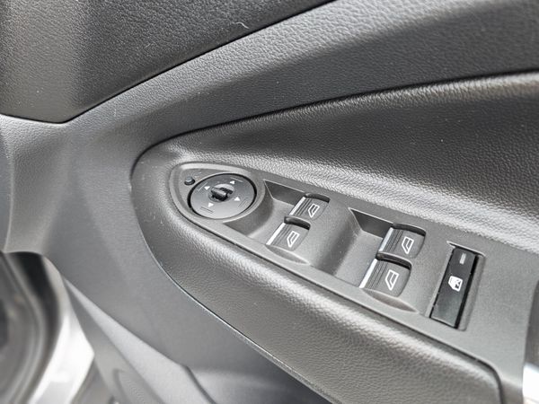 FORD KUGA 4 SEAT TITANIUM // 03/26 DOE // PLUS VAT 363425414
