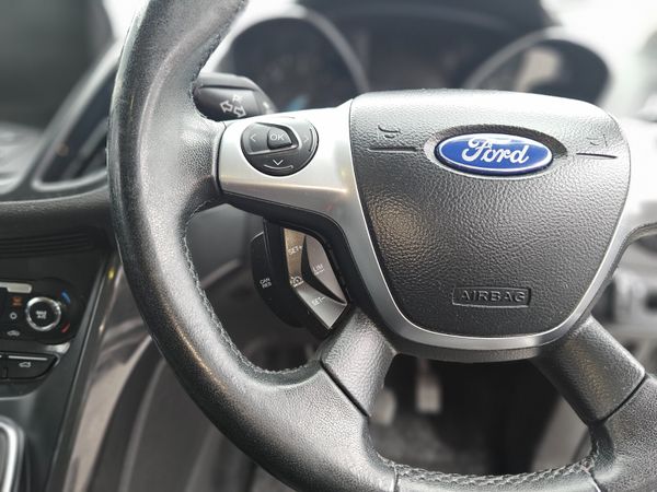 FORD KUGA 4 SEAT TITANIUM // 03/26 DOE // PLUS VAT 363425417