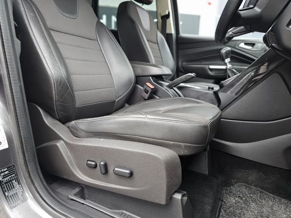 FORD KUGA 4 SEAT TITANIUM // 03/26 DOE // PLUS VAT 363425412