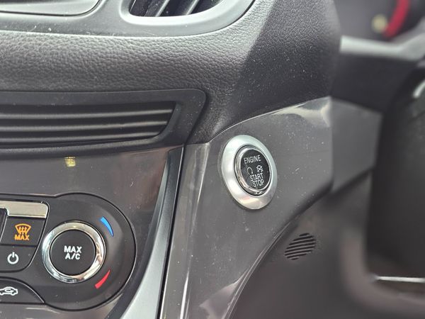 FORD KUGA 4 SEAT TITANIUM // 03/26 DOE // PLUS VAT 363425428