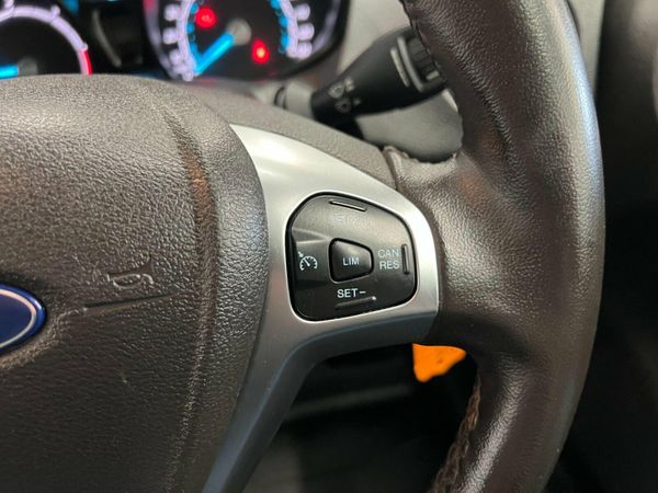 Ford Transit Courier 1.5 TDCi Limited L1 Euro 6 5d 363565454